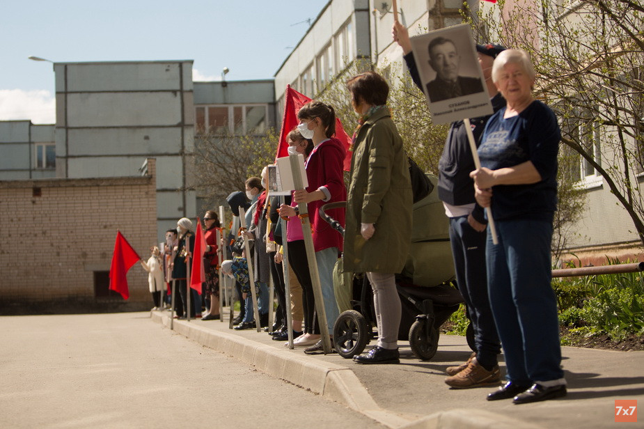 %D0%96%D0%B8%D1%82%D0%B5%D0%BB%D0%B8%20%D0%92%D0%BE%D0%BB%D0%BE%D0%B3%D0%B4%D1%8B%20%D1%81%20%D0%BF%D0%BE%D1%80%D1%82%D1%80%D0%B5%D1%82%D0%B0%D0%BC%D0%B8%20%D0%B2%D0%BE%D0%B5%D0%B2%D0%B0%D0%B2%D1%88%D0%B8%D1%85%20%D1%80%D0%BE%D0%B4%D1%81%D1%82%D0%B2%D0%B5%D0%BD%D0%BD%D0%B8%D0%BA%D0%BE%D0%B2.%20%D0%A4%D0%BE%D1%82%D0%BE%20%D0%B8%D0%B7%20%D0%B3%D1%80%D1%83%D0%BF%D0%BF%D1%8B%20%C2%AB%D0%A1%D0%BA%D0%B2%D0%B5%D1%80%20%D0%AF%D1%80%D0%BE%D1%81%D0%BB%D0%B0%D0%B2%D1%81%D0%BA%D0%B0%D1%8F%2034%20%D0%B3.%20%D0%92%D0%BE%D0%BB%D0%BE%D0%B3%D0%B4%D0%B0%C2%BB.