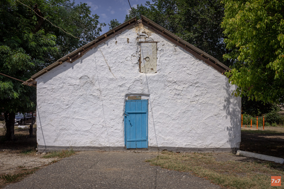 Здание школьной библиотеки. Фото «7х7»