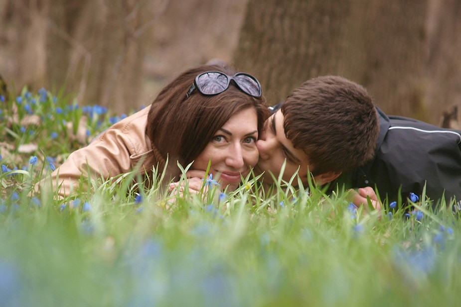 Володя с матерью Оксаной Иняковой в парке