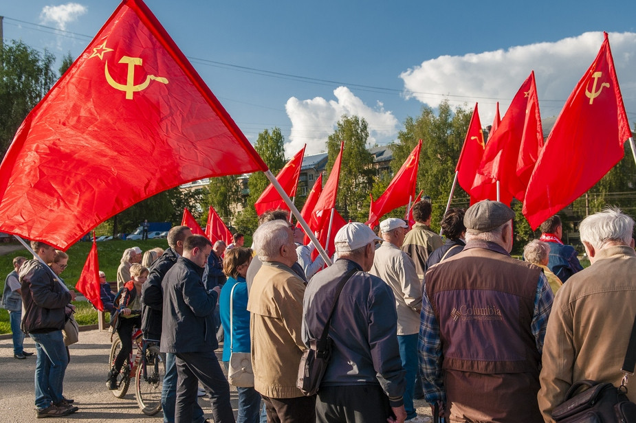 Флаг СССР, который часто используют на своих мероприятиях российские коммунисты