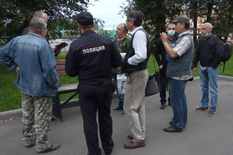 Изъятие флеш-карт у Алексея Молоторенко