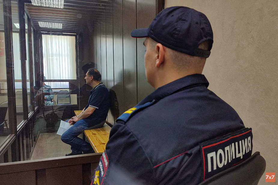 Суд по мере пресечения Кагарлицкому прошел в закрытом режиме, несмотря на протесты защиты