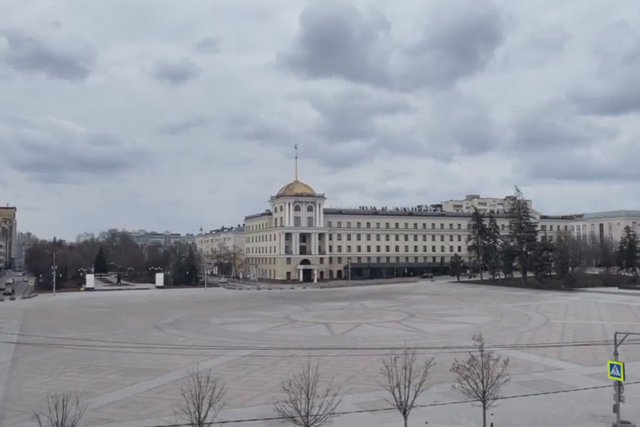 Безлюдная центральная площадь Белгорода во время сигнала тревоги, 16 марта 2024 года. Фото: Марина Ахмедова / Telegram