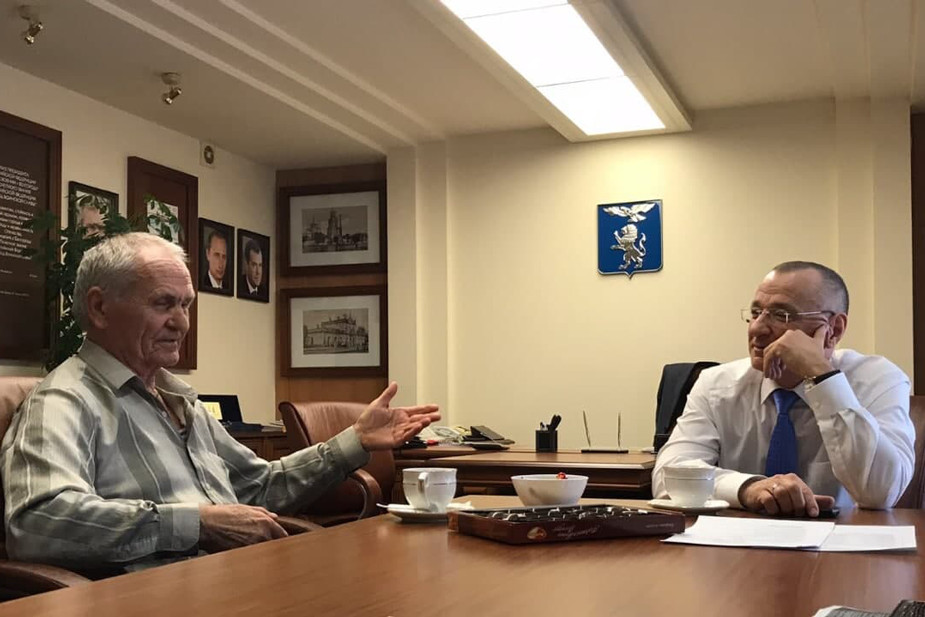 Встреча мэра Белгорода Юрия Галдуна с пенсионером Юрием Волковым