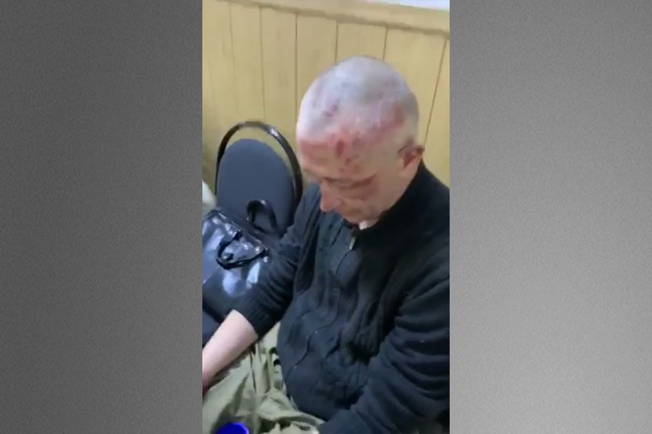 Скрины из видео, снятого адвокатом задержанного Виталия Вьюнова