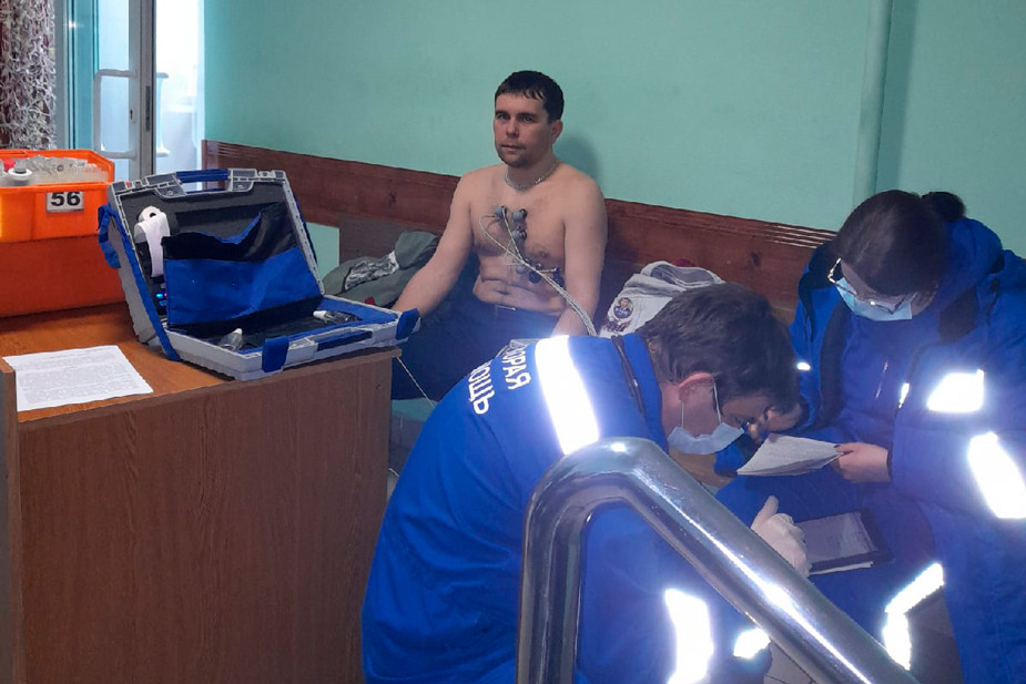 Медики приехали в суд