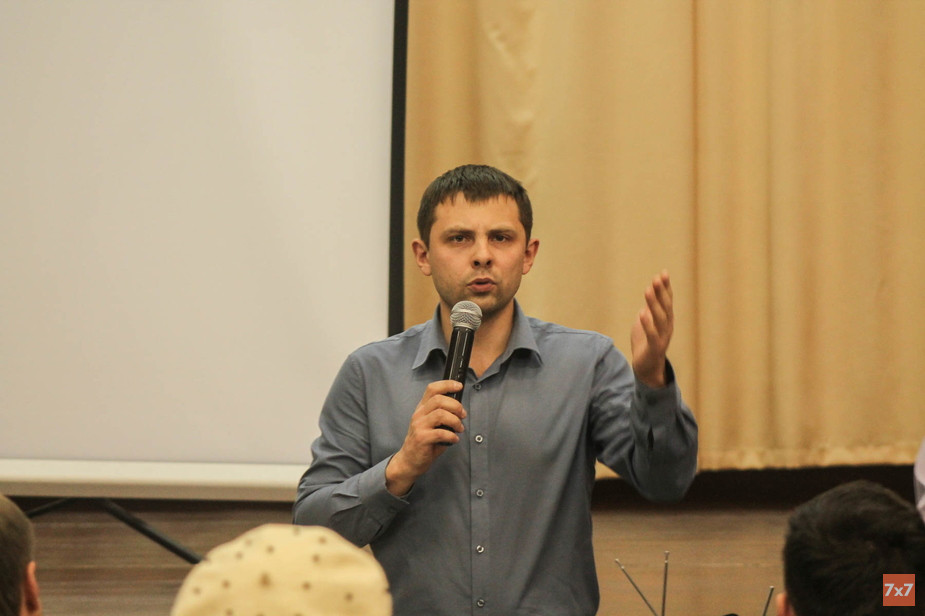 Олег Михайлов