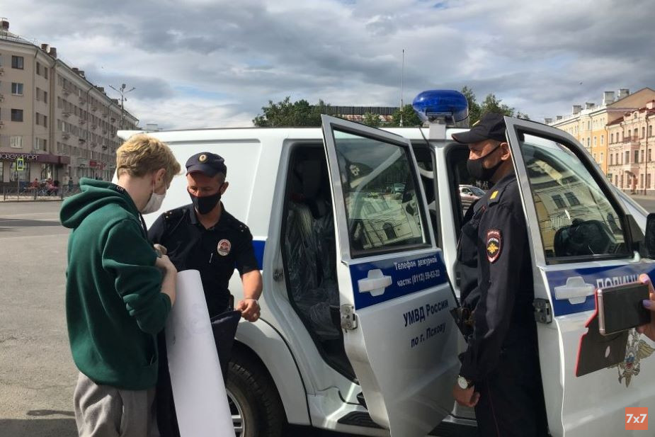 Владимира Капустинского задержали на одиночном пикете