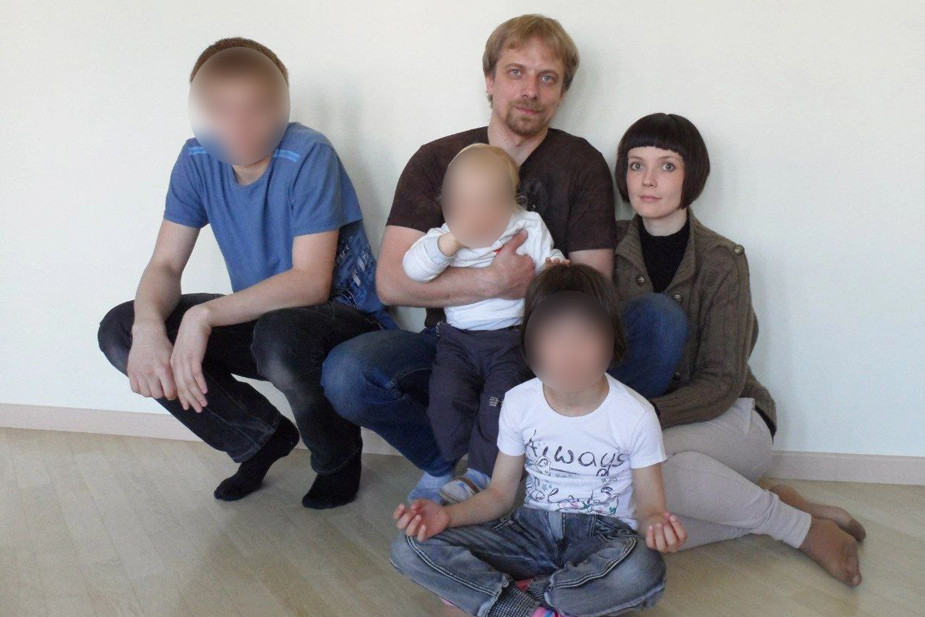 Николай и Анастасия Алексеевы, а также их дети Владимир, Софья и Владислав