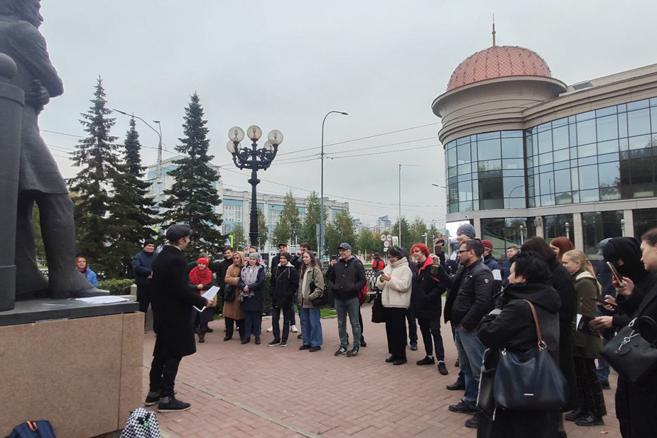 «Пушкинские чтения. Поэзия за мир!» в Барнауле 1 октября 2023 года. Фото из личного архива героя