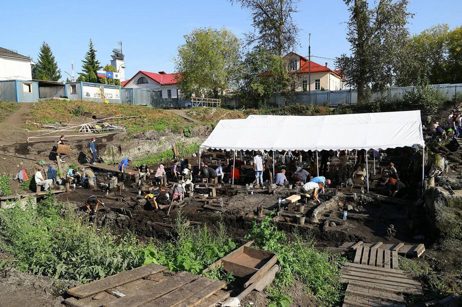 Вид Троицкий на раскоп. Фото: пресс-служба губернатора Новгородской области / Telegram