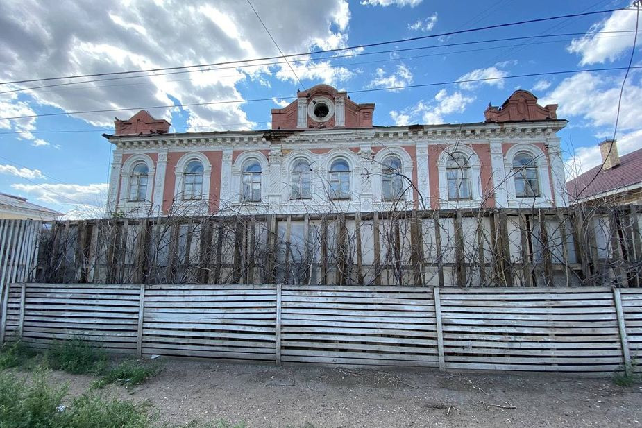 Забор вокруг усадьбы Оглодкова