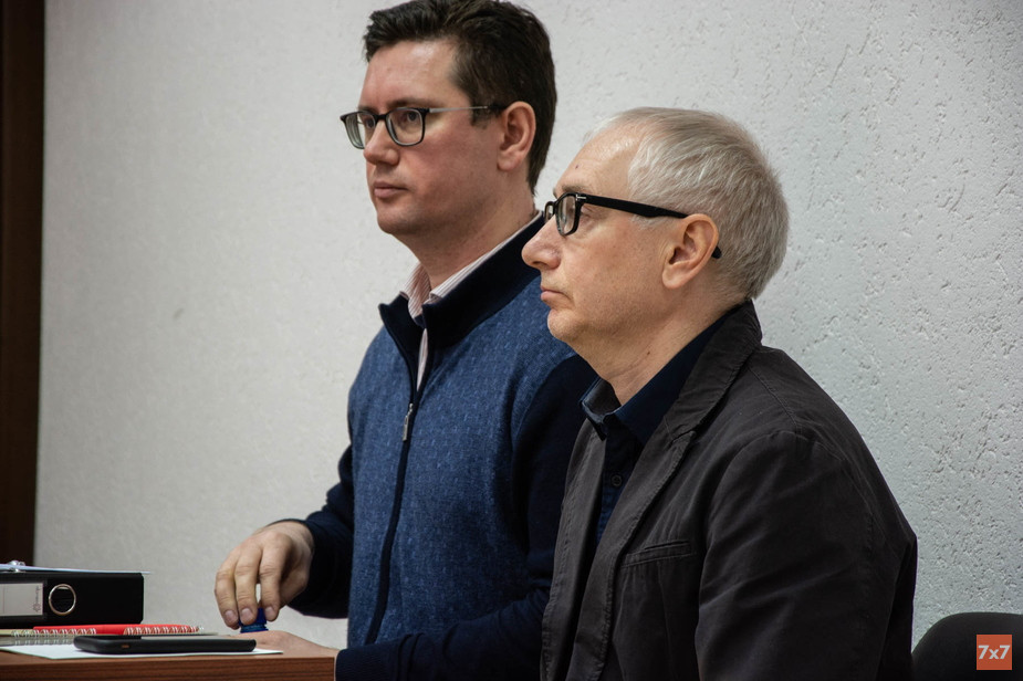 Директор Фонда Гражданский Союз Олег Шарипков и адвокат Фонда Общественный Вердикт Алексей Лаптев