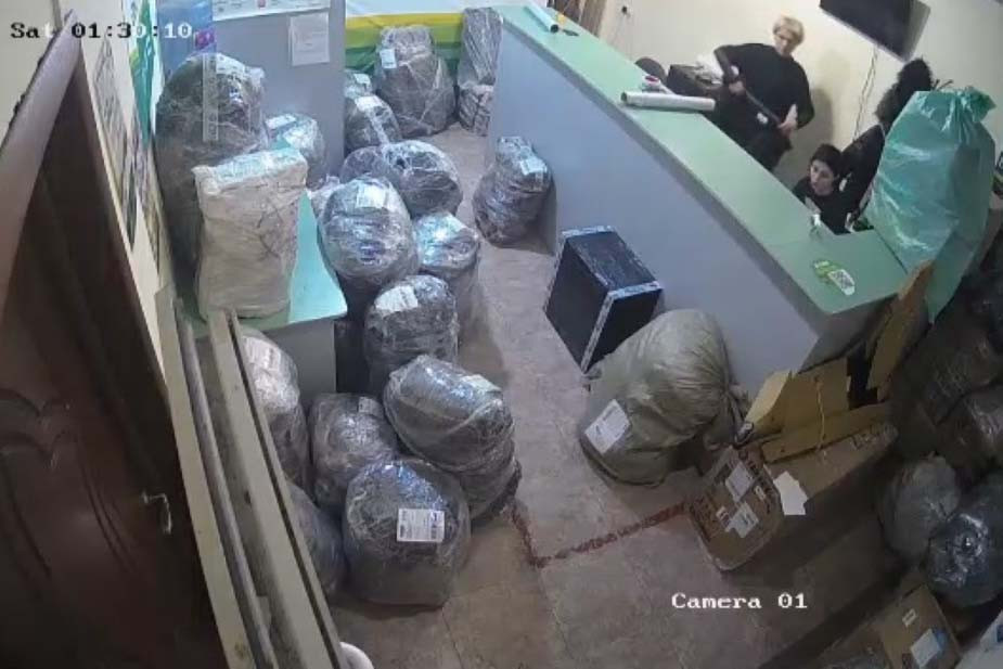 Скриншот трансляции с камеры №1 в офисе СДЭК в Новозыбкове в субботу 9 апреля