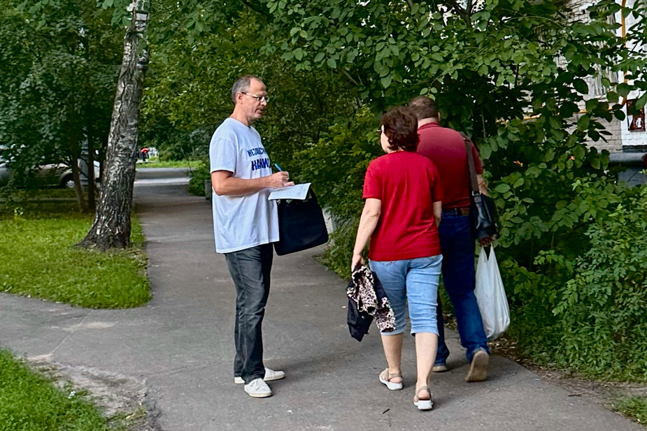 Владимир Жилкин во время своей избирательной кампании в Москве