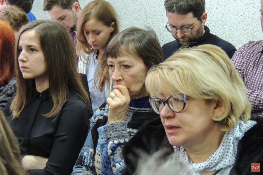 Мама Василия Куксова (в центре)