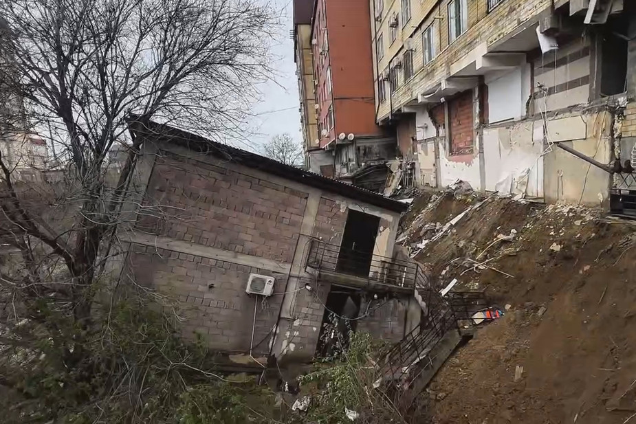 Обрушившийся после осадков жилой дом в Махачкале, 5 апреля 2026 года