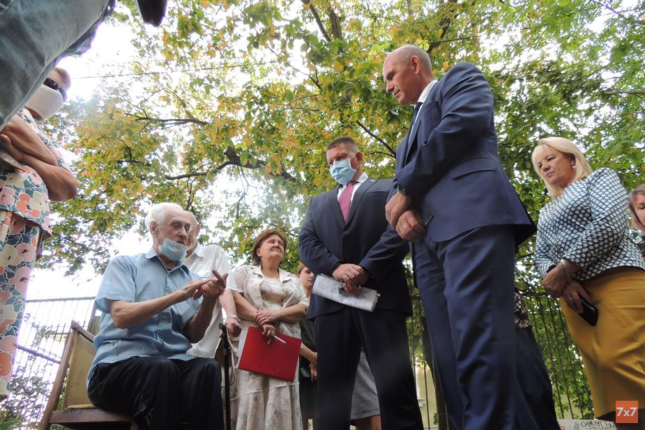 Виктор Паршин объясняет, что голосовал за поправки в Конституцию