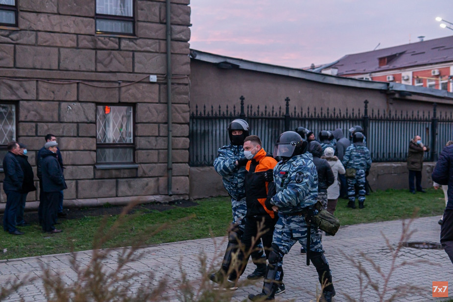 Задержание на несогласованной акции в поддержку Навального. Фото Льва Дюжина