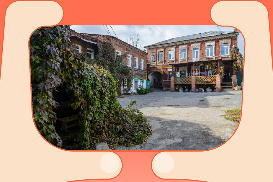 Самарский двор. Фото Валерия Григанова: https://bloknot-samara.ru/news/progulki-po-dvorikam-staroy-samary--140342/