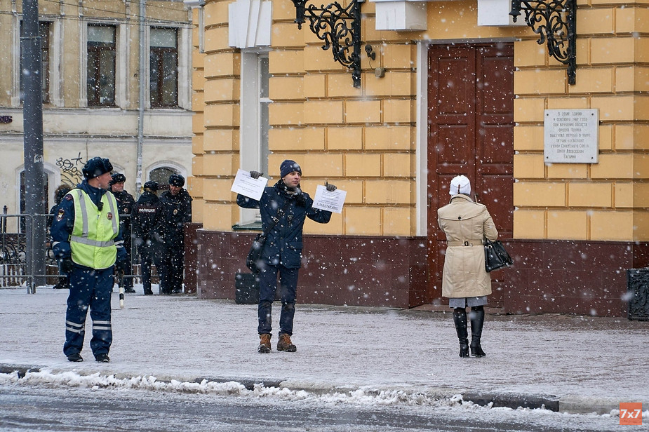 Михаил Малинин на пикете у Волковского театра в ноябре 2019 года