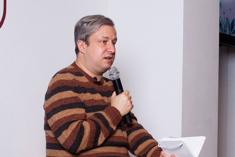 Антон Долин