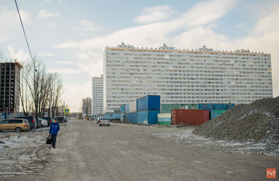 ЖК «Радуга Сибири» — место, откуда жители готовы уехать, даже если им придется поселиться по соседству с военными. Фото «7х7»