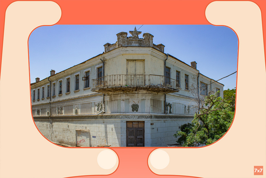 Закрытое здание Дагестанской государственной филармонии. Фото «7х7»