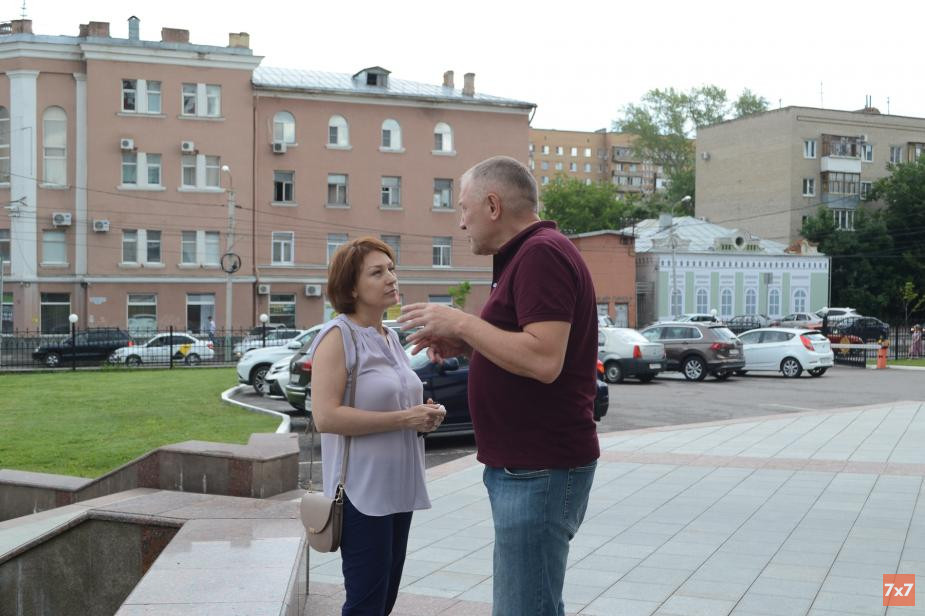 Мать Дмитрия Пчелинцева Светлана Пчелинцева с адвокатом Олегом Зайцевым