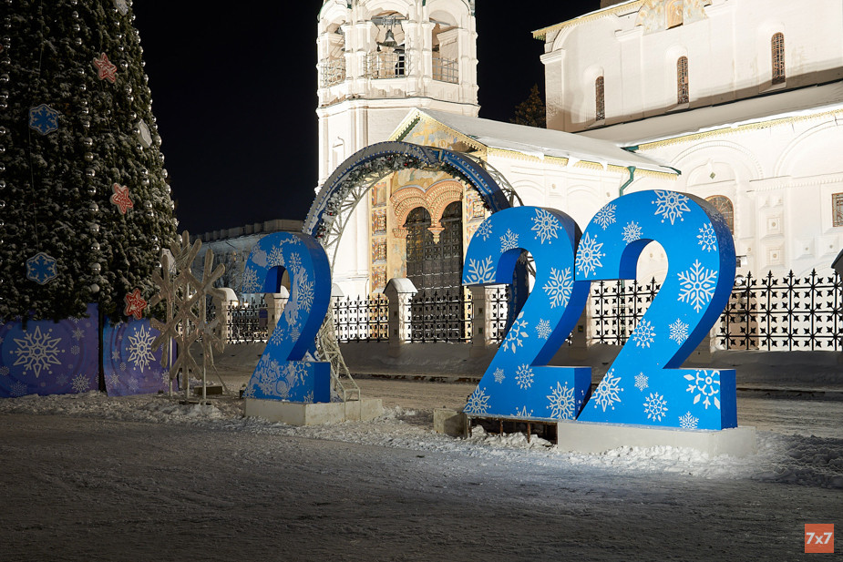 Новогодняя инсталляция-фотозона на центральной Советской площади Ярославля