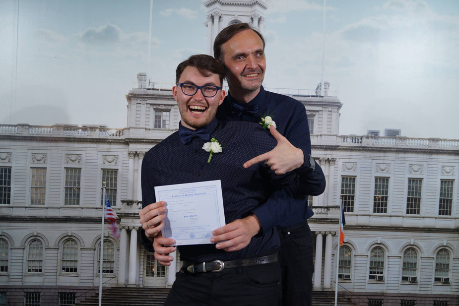 Игорь Кочетков и его супруг после регистрации брака