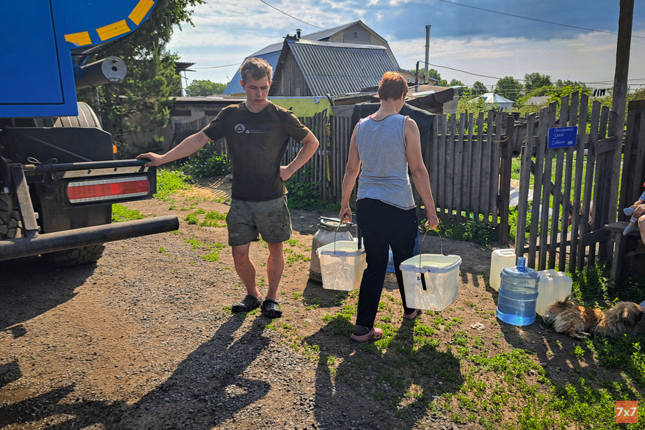 Водовоз приезжает в Улус два раза в неделю: по вторникам и субботам