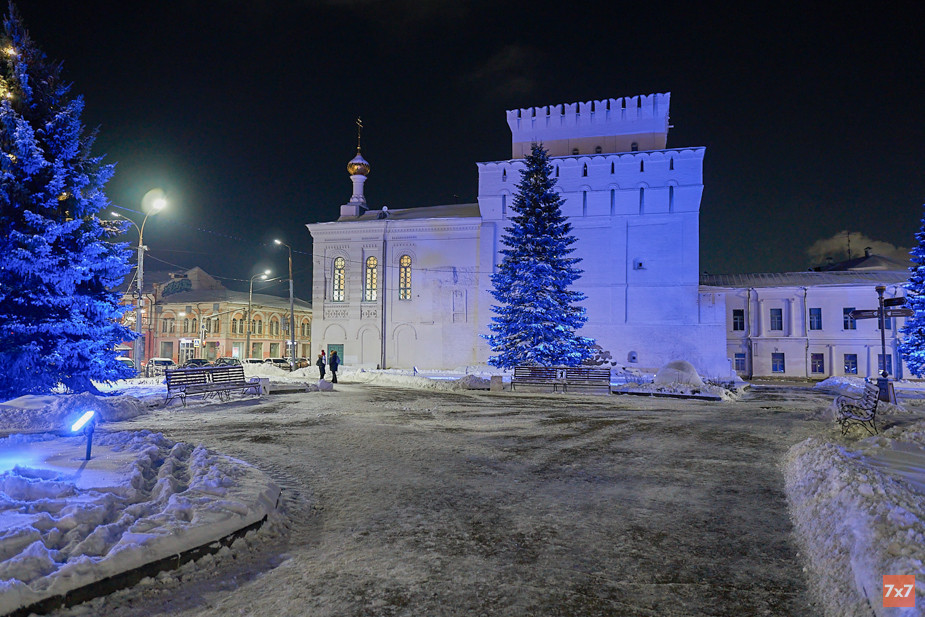 По словам экспертов, сине-голубая подсветка противопоказана зимой — из-за морозов и снега создается впечатление тотального холода