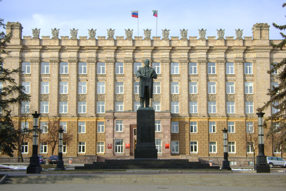 Памятник Ленину на Соборной площади Белгорода. Его перенесли в 2013 году на Народный бульвар