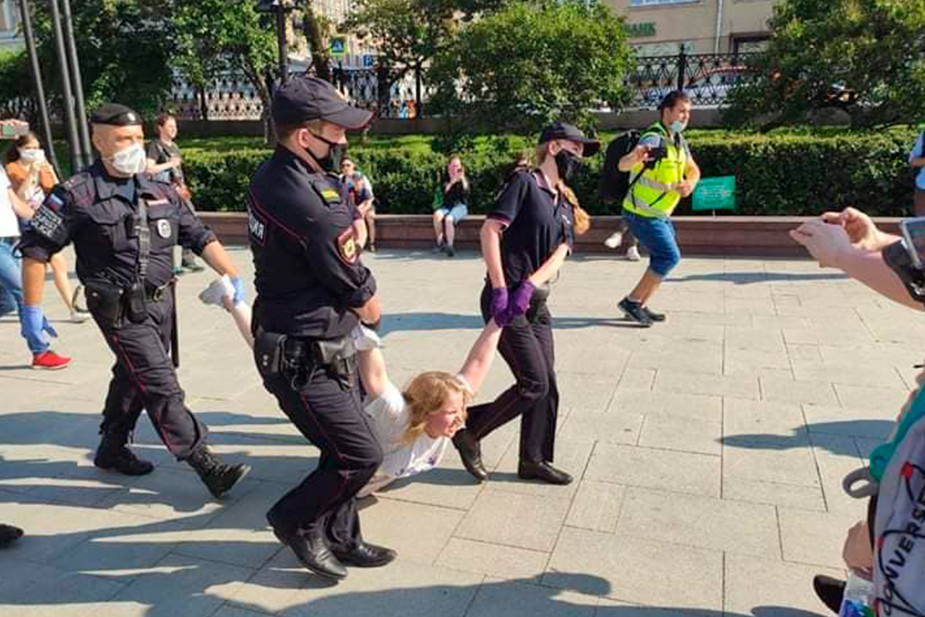 %D0%97%D0%B0%D0%B4%D0%B5%D1%80%D0%B6%D0%B0%D0%BD%D0%B8%D0%B5%20%D1%83%D1%87%D0%B0%D1%81%D1%82%D0%BD%D0%B8%D1%86%D1%8B%20%D0%BC%D0%B5%D0%B4%D0%B8%D0%B0%D1%81%D1%82%D1%80%D0%B0%D0%B9%D0%BA%D0%B0%20%D0%B2%20%D0%9C%D0%BE%D1%81%D0%BA%D0%B2%D0%B5.%20%D0%A4%D0%BE%D1%82%D0%BE%20%D1%81%D0%BE%20%D1%81%D1%82%D1%80%D0%B0%D0%BD%D0%B8%D1%86%D1%8B%20%D0%AE%D0%BB%D0%B8%D0%B8%20%D0%A6%D0%B2%D0%B5%D1%82%D0%BA%D0%BE%D0%B2%D0%BE%D0%B9%20%D0%B2%20Facebook