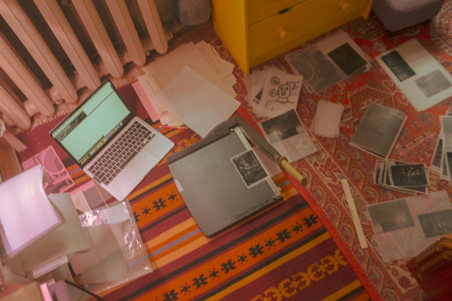 Процесс верстки зина о жизни транс-людей из России в 2020-е годы. Фото из личного архива Фили Рудневой