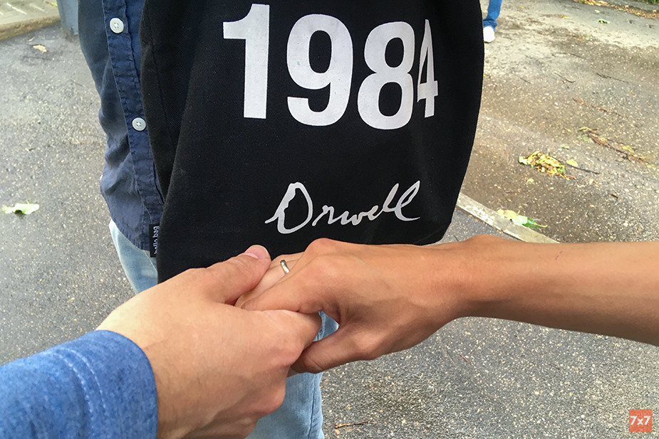 Руки Владимира и его жены Кристины