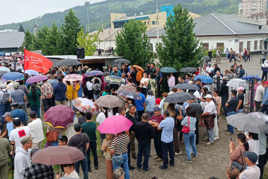 Митинг в Горно-Алтайске против ликвидации сельсоветов, 21 июня 2025 года. Фото: Павел Пастухов / Telegram