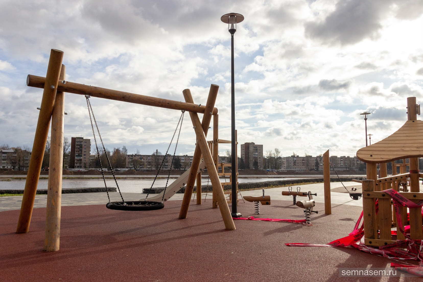 Софийская набережная в Великом Новгороде