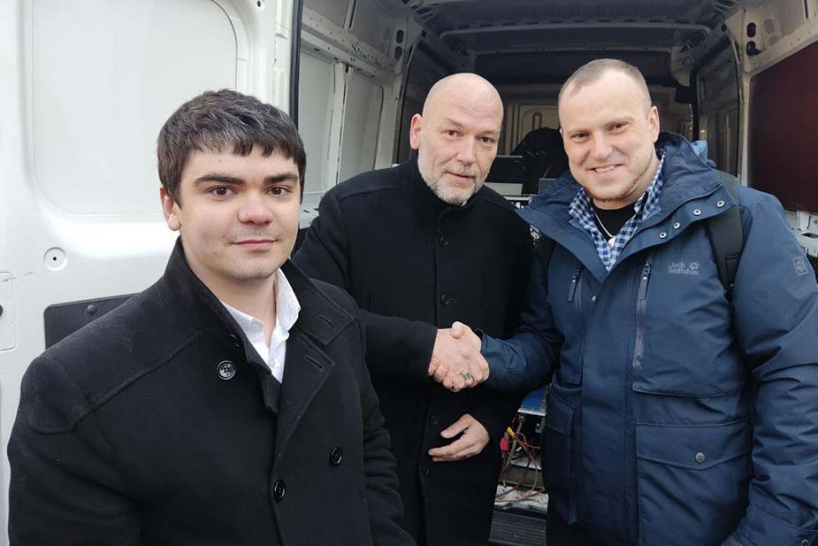 Александр Зыков (первый слева)