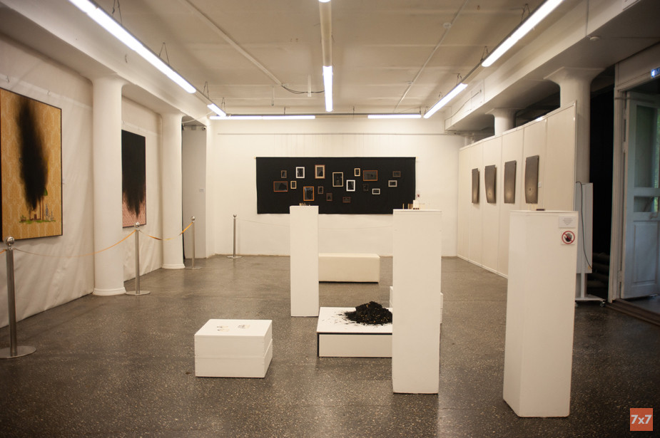 На выставке Дмитрия Коротаева  «Гореть» в Ижевске. Фото предоставлено «7х7»