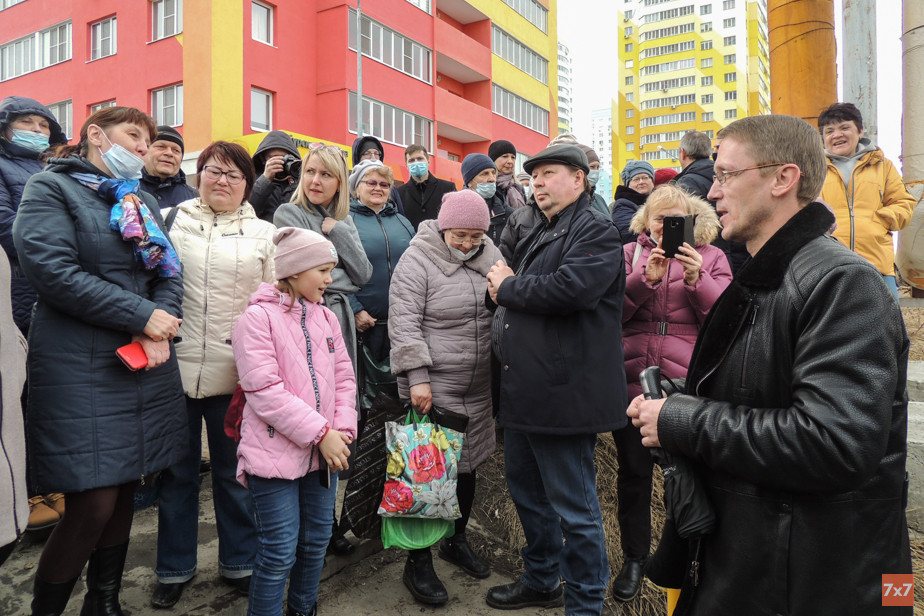 Депутат Гордумы Виктор Хомец (справа)