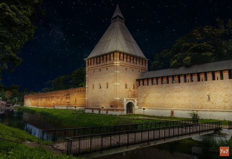 Подсветка стены в проекте сообщества 'Среда по четвергам'