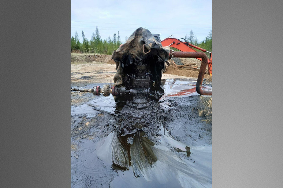 Место разлива нефтесодержащей жидкости. Фото Комитета спасения Печоры