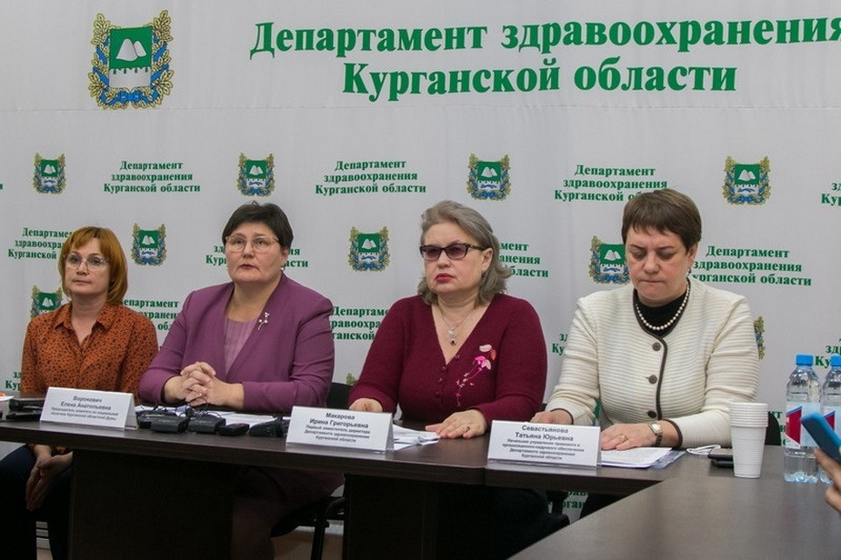 Руководители департамента на встрече с проестующими медиками