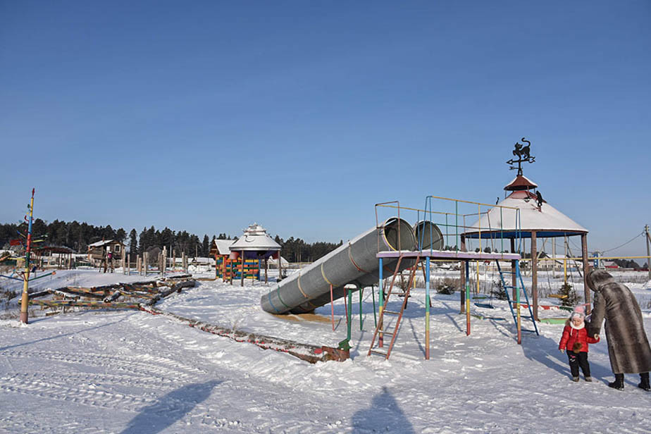 Детская площадка в Помарах