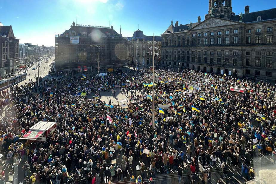 Антивоенный митинг в Амстердаме 27 февраля 2022 года