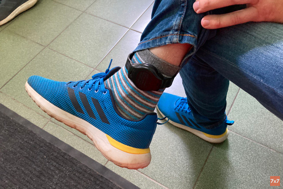 Электронный браслет для сидящих под домашним арестом