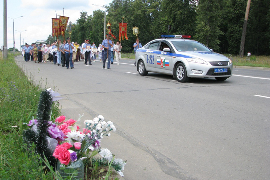 Крестный ход за соблюдение правил дорожного движения в Сарове, 7 июля 2011 года