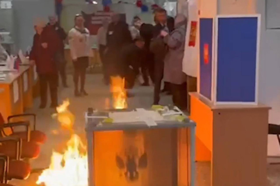 Женщина попыталась поджечь стационарный ящик для голосования при помощи бутылки с зажигательной смесью в городе Когалым в Югре